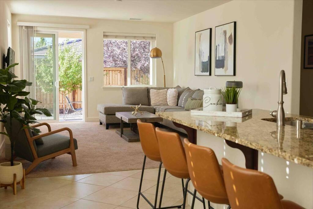 New Upscale House, Tahoe 30-Min W/ Cal King Reno Dış mekan fotoğraf