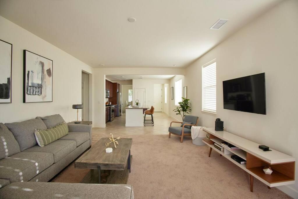 New Upscale House, Tahoe 30-Min W/ Cal King Reno Dış mekan fotoğraf