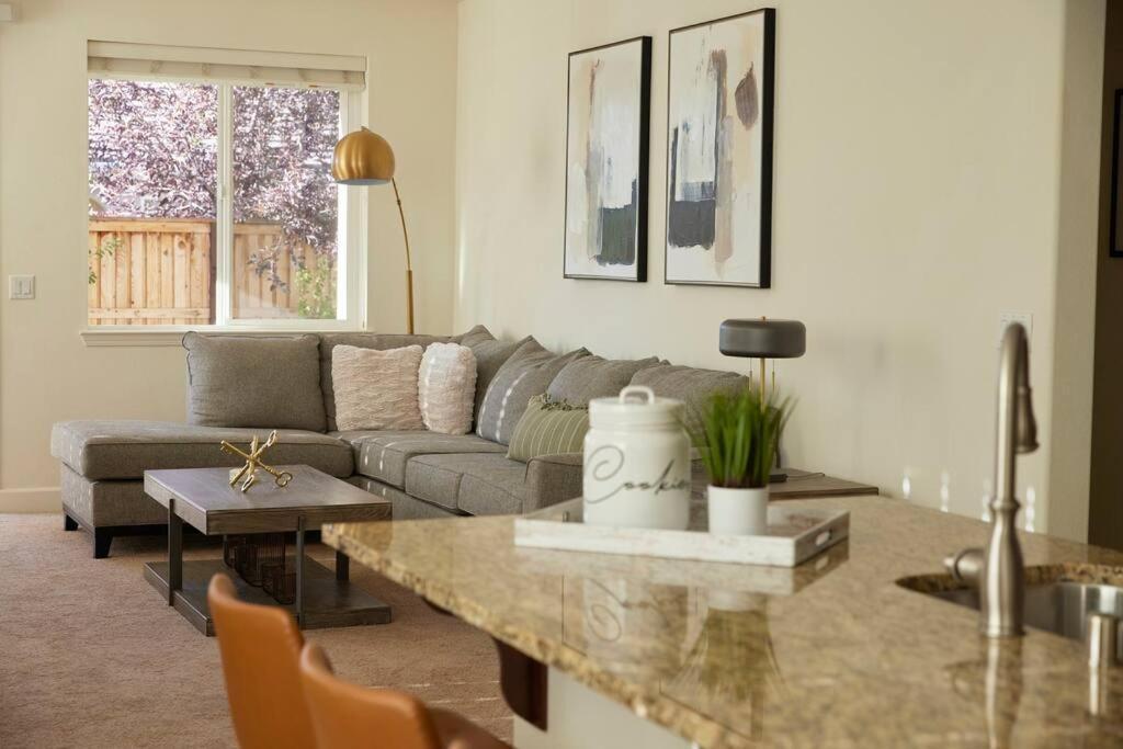New Upscale House, Tahoe 30-Min W/ Cal King Reno Dış mekan fotoğraf