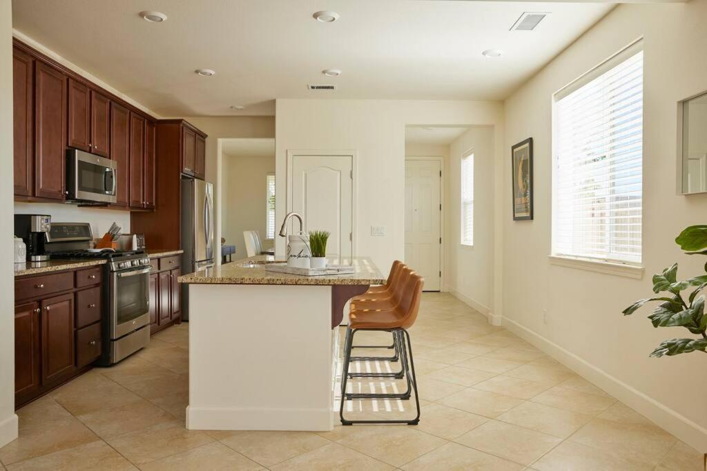 New Upscale House, Tahoe 30-Min W/ Cal King Reno Dış mekan fotoğraf