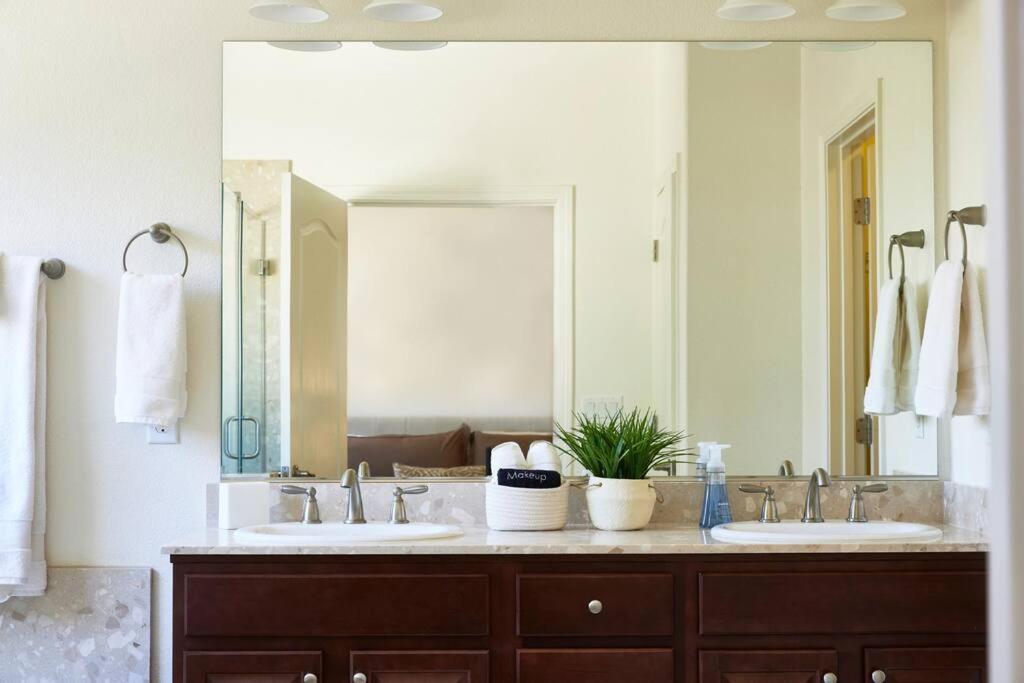 New Upscale House, Tahoe 30-Min W/ Cal King Reno Dış mekan fotoğraf