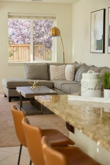New Upscale House, Tahoe 30-Min W/ Cal King Reno Dış mekan fotoğraf