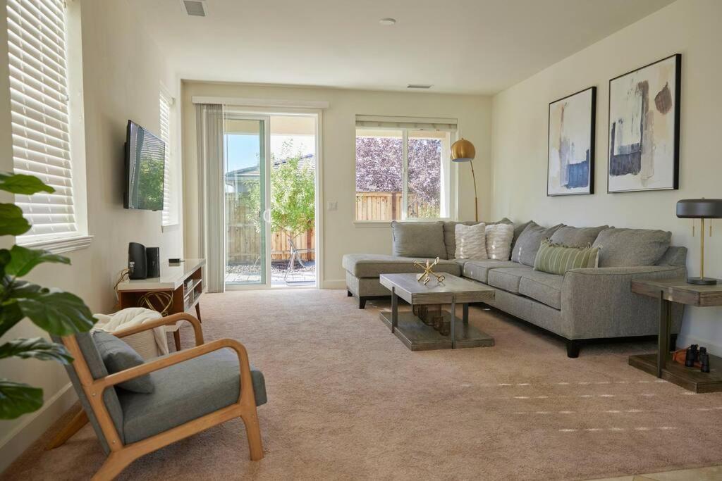 New Upscale House, Tahoe 30-Min W/ Cal King Reno Dış mekan fotoğraf